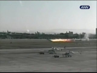 Dos heridos tras incendiarse un avión de combate en Japón