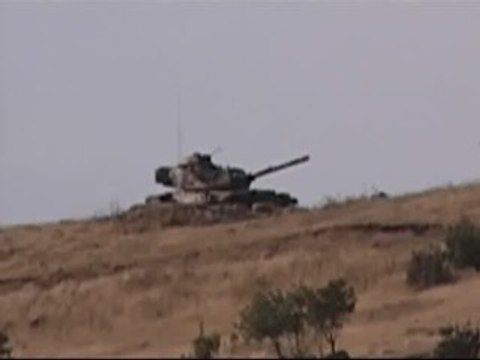 Miles de kurdos huyen de sus hogares por temor a una gran ofensiva turca