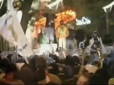 Cientos de ultraderechistas se enfrentaron anoche con la Policía en las calles de Budapest