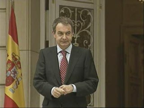 Zapatero asegura que Ibarretxe no debe convocar ningún tipo de consulta