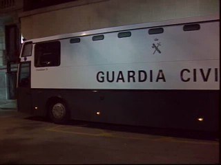 Garzón envía a prisión a 17 de los dirigentes de Batasuna