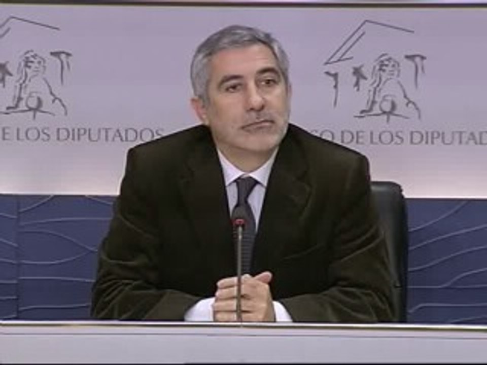 Llamazares dice que La Pasionaria estaría "contenta"