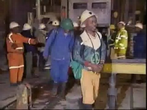Más de 3.200 mineros se quedan atrapados en una mina de Sudáfrica