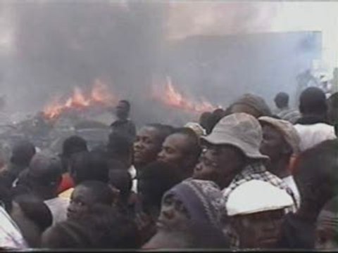 Más de 30 personas mueren tras estrellarse un avión en Kishasa