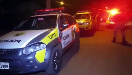 Moradores voltam a 'invadir' casa abandonada no Santa Felicidade