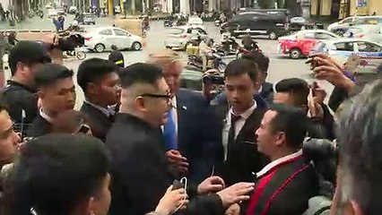 Les sosies de Trump et Kim dans les rues d'Hanoï avant le sommet