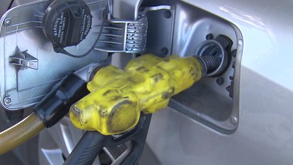 휘발유·경유 가격 넉 달 만에 하락세 중단 / YTN