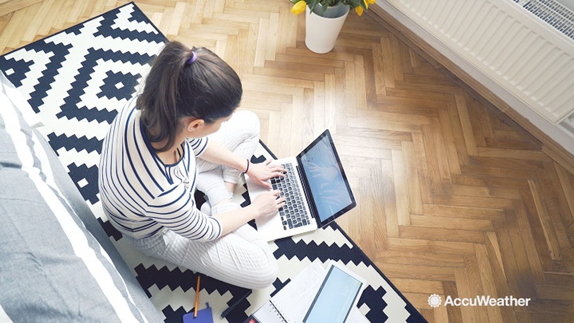 ⁣Schools turning snow days into online learning