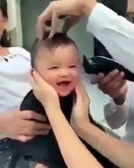 Dünyada saçının kesilmesine en çok sevinen çocuk