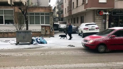 Yoğun kar yağışı kenti beyaza bürüdü
