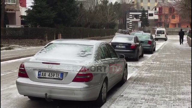 Dëborë në Kukës, nuk ka bllokim rrugësh, por nisin problemet me energjinë