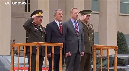 وزير الدفاع التركي يحذر من أي فراغ أثناء انسحاب أمريكا من سوريا