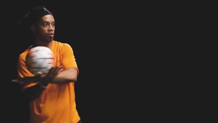 Download Video: Ronaldinho fait le show sur un Teqball