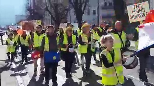 Albertville : les gilets jaunes manifestent en chansons