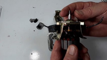 Gerador para Bike com Motor de liquidificador - Bike Generator with Blender Engine