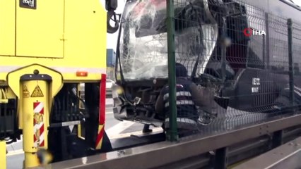 İstanbul Haramidere'de metrobüs kazası yaşandı