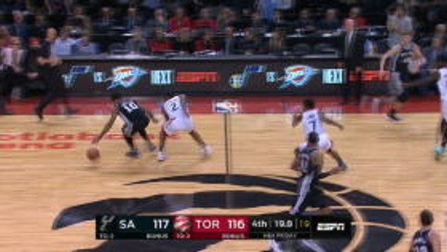 Leonard comes up clutch with steal and dunk