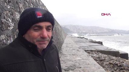 Zonguldak'ta Dev Dalgalar Mendireği Aştı