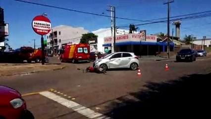 Colisão entre carro e moto deixa duas mulheres feridas