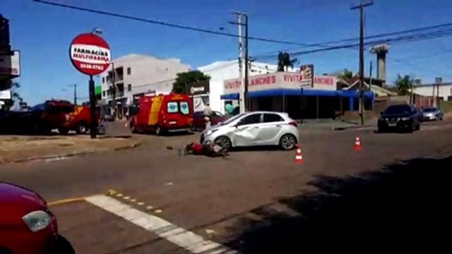 Colisão entre carro e moto deixa duas mulheres feridas