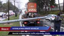 Sarıyer’de aydınlatma direği yoldan geçen aracın üzerine devrildi