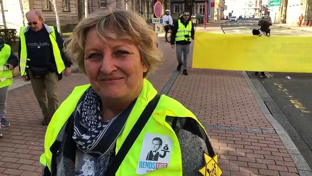 Nadine de Montbéliard arbore une étoile jaune pour montrer que les gilets jaunes ne sont pas antisemites