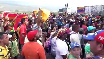 Maduro cierra todos los puentes con Colombia