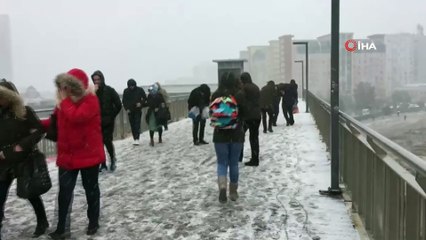Beylikdüzü’nde Kar ve Fırtına Etkisini Gösterdi