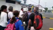 - Başkan Maduro, Ülkeye Yapılan İnsani Yardımları Engelliyor- Venezuela'ya İnsani Yardım Sokulamıyor- John Bolton Güney Kore Gezisini Erteledi- ABD: 'Cezasız Kalmayacak'- Venezuelalı 4 Ulusal Muhafız Kaçtı