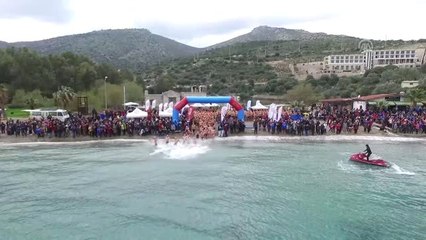 Télécharger la video: Datça 13. Açık Deniz Kış Yüzme Maratonu