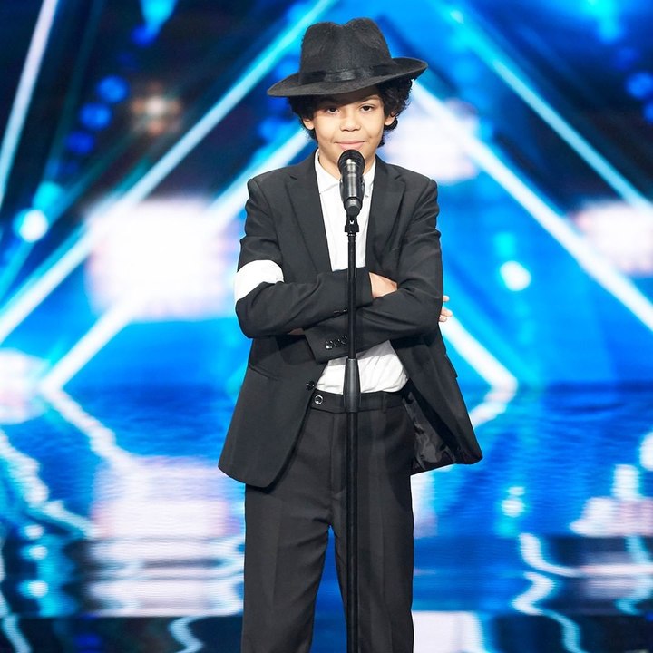 طفل يقلد أصعب حركات مايكل جاكسون بمهارة فائقة في عرب غوت تالنت