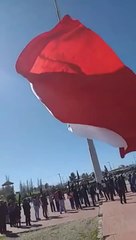 Au Mexique, un militaire est emporté par un drapeau géant