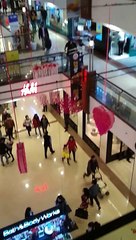 mall in india - same shops everywhere in the world...H&M!