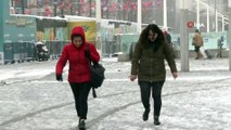 Taksim Meydan'ı beyaza büründü