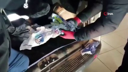 Trabzon polisinden kaçak silah operasyonu kamerada