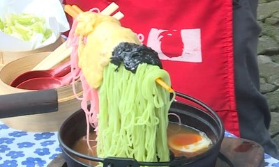 Sensasi Ramen dengan Lumeran Coklat dan Keju Raclette