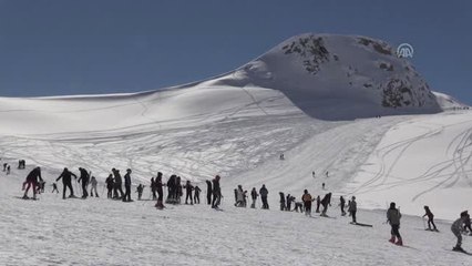 Hakkari'de Binlerce Öğrenci Sporla Tanıştı