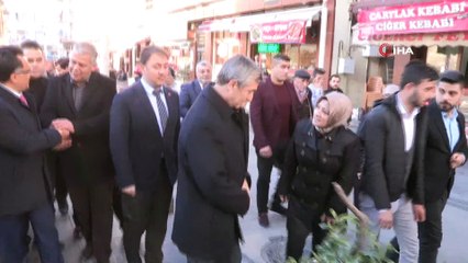 Tahmazoğlu esnafla sohbet etti