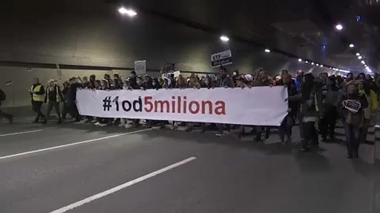 Serbia: 12/mo sabato di protesta contro il Vucic