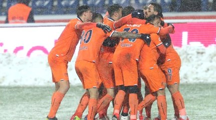 Lider Medipol Başakşehir, Bursaspor'u Farklı Geçti