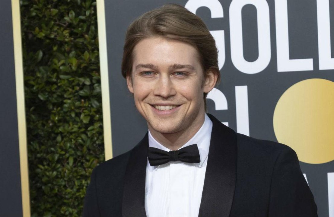 Nicholas Hoult and Joe Alwyn reveal what it was like working on 'The Favourite'