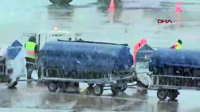 Atatürk Havalimanı´nda kar yağışı nedeniyle 66 sefer iptal edildi