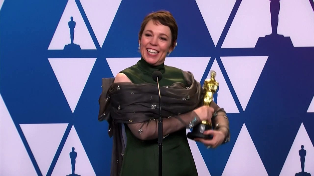 Oscars 2019: Olivia Colman jokes with reporters after win