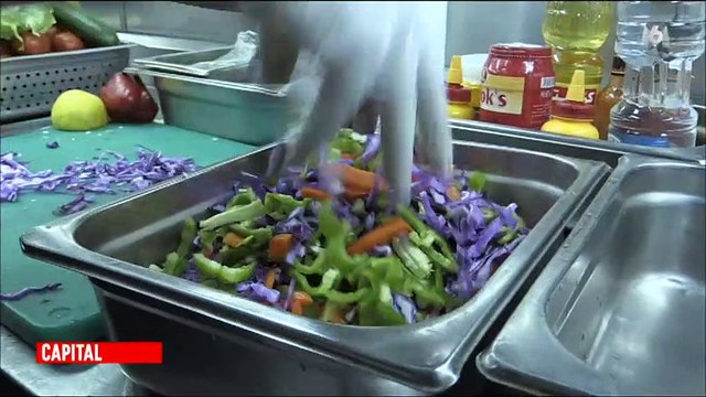 Découvrez l'incroyable business des tour-opérateurs qui pour des croisières en Egypte font d'énormes économies sur... les salaires ! Regardez