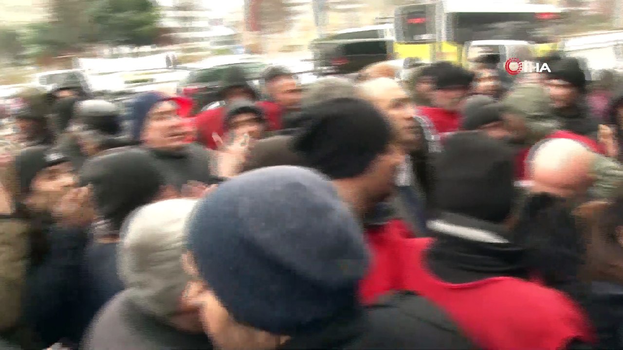 Şişli Belediyesi’nde Maaşlarını Alamayan İşçile...