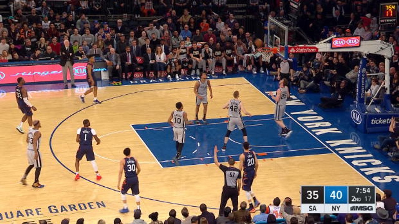 Knicks end 18-game home losing streak with win over Spurs