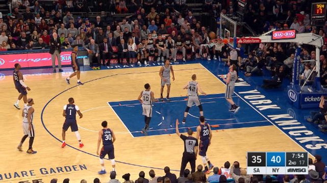 Knicks end 18-game home losing streak with win over Spurs