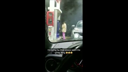 Cet homme a trouvé la femme la plus stupide à une pompe à essence