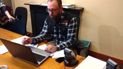 Du mobilier en vente tribunal de Mons.Video 2 Eric Ghislain