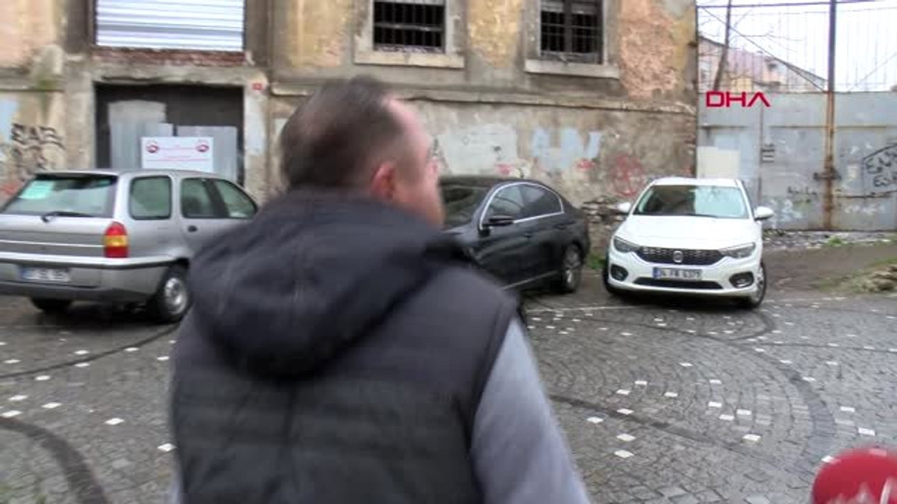 İstanbul Balat'ta Kilise Duvarına Sprey Boya ile Yazılar Yazıldı